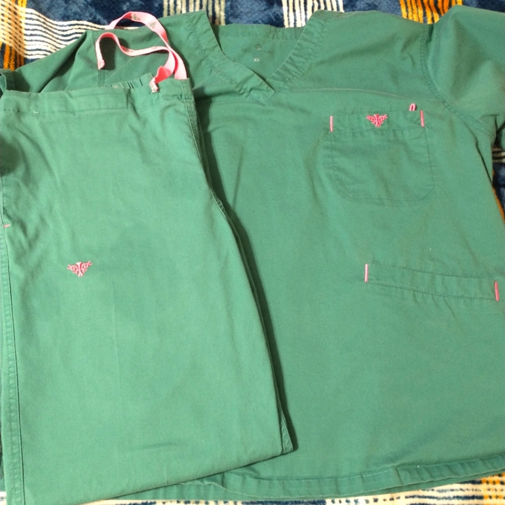 Med Couture scrub set